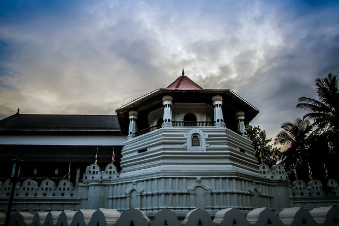 14 Days Sri Lanka Tour - Explore Sri Lanka - Sigiriya Rock Fortress and Polonnaruwa Ruin City: The Big-Hitters