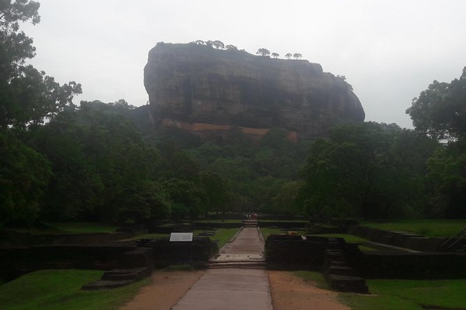 3 Day Privet Tour To Kandy & Sigiriya From Colombo - Kandy viewpoint time: Upper Lake Drive and market energy