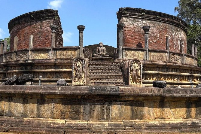 3 Days Ancient Capital Cities - Day 3 Sigiriya: Lion-Paw Entrance, Murals, Cisterns, and Palace Tunnels