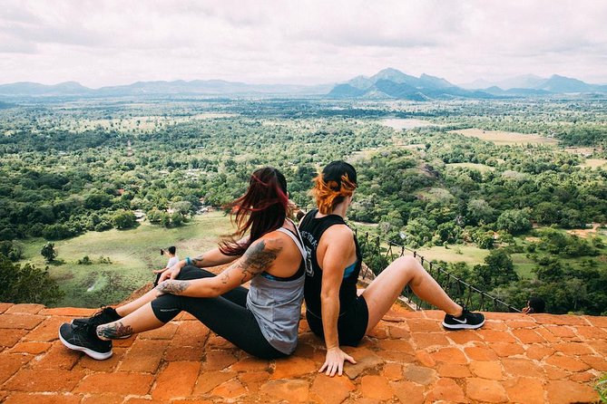 3 Days Glimpse Of Sri Lanka - Day 1: Spice garden, Sacred Tooth Temple, and Kandy after dark