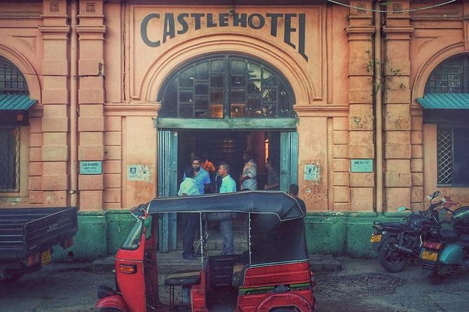 3 Hour Private Colombo Street Food Tour - Tea and spice stop at Zylen, then a breather at Galle Face