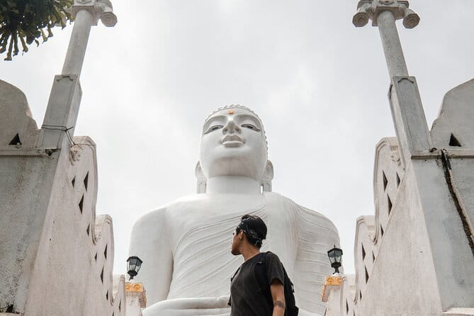 4 Days Private Tour In Sri Lanka - Day 1: Airport to Kandy with an easy first landing