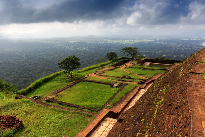 5 Days Private Vehicle with English Speaking Chauffeur - Day 2 Gregory Lake to Nuwara Eliya: parks, pagodas, and tea-country air