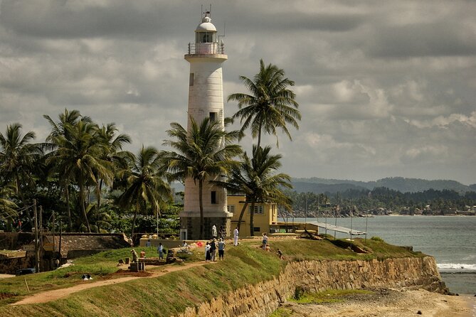5 Days Private Vehicle with English Speaking Chauffeur - Day 1 Kandy highlights: Sacred Tooth Relic, Peradeniya Gardens, and lake views