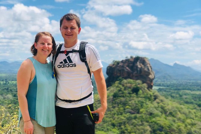 6 Day Round Tour in Sri Lanka With Chauffeur - What the guide experience seems to be like