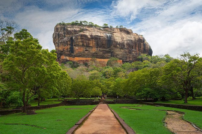 6 Days Nature And Culture Tour - Day 4: Little Adam’s Peak, Ravana Falls, Nanu Oya train, and Gregory Lake