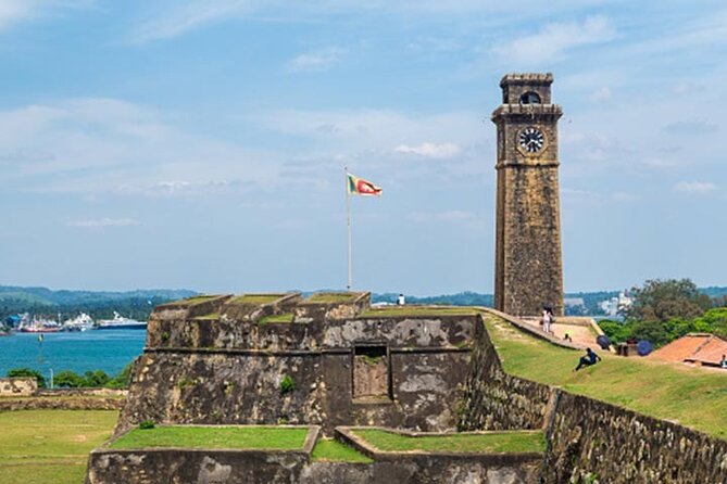 6 Days Tour of Sri Lanka - Day 2: Dambulla caves, spices, Peradeniya gardens, and Kandy dance