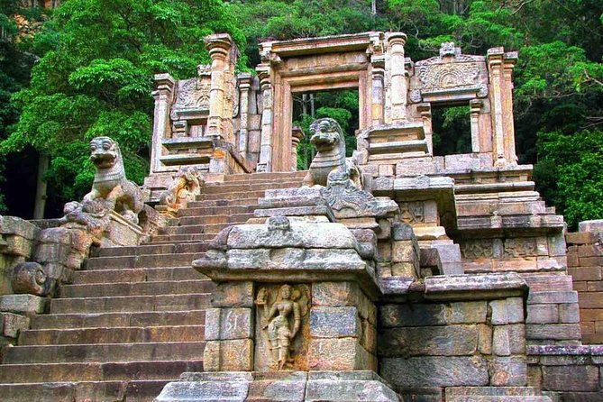7-Day Culture and Heritage tour of Sri Lanka - Day 3: From Matale Wood Carving to Dambulla Cave Temple