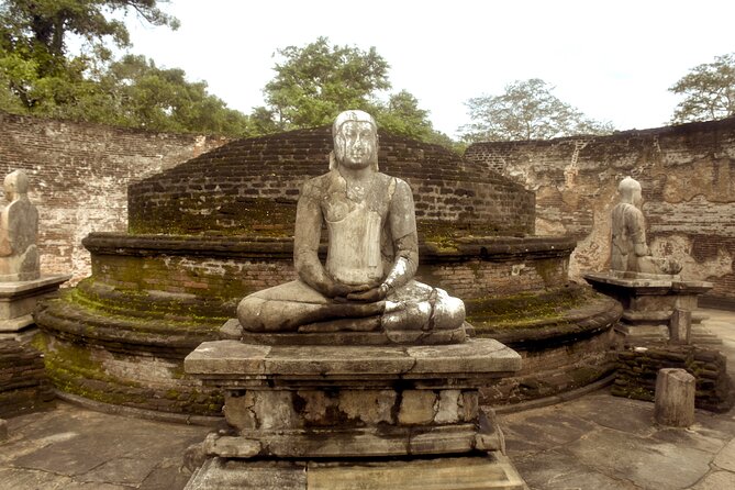 7 Days Classical Tour to Sri Lanka - Kandy and the Temple of the Tooth: the day shifts to Buddhism
