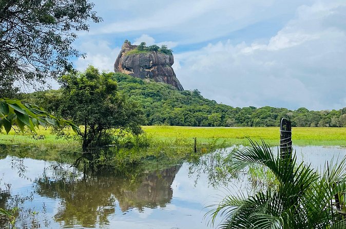 7 Days Sri Lanka Safari Tour - Kandy: Temple of Truth, a dance show, and Ambuluwawa Tower timing