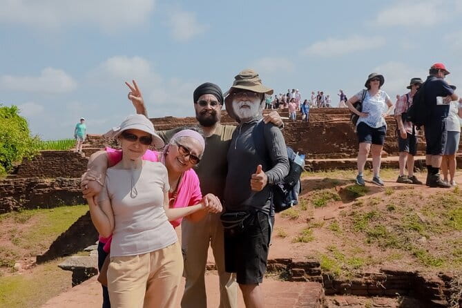 7 Days Sri Lanka Sightseeing Tour - Day 2: Dambulla Cave Temple into Kandy’s Temple of the Tooth