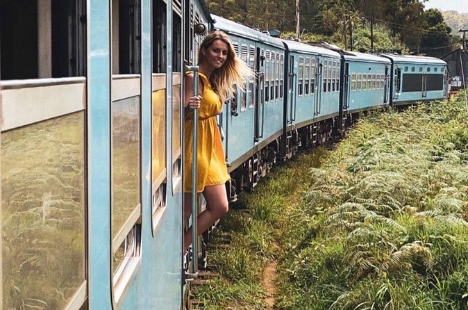 7 Days Tour in Sri Lanka Hotels with Breakfast and Luxury Car - Day 4: Glenloch tea factory, Ramboda Falls, and Nine Arches Bridge