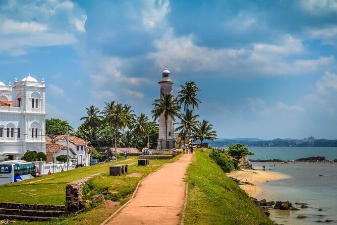 9 Days Guided Tour Through Sri Lanka - Day 1 in Negombo: airport pickup that sets the tone