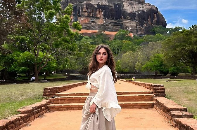 Airport Transfer to Colombo Ella Galle Sigiriya Kandy and More - Price and value: $65 per group (up to 3) with tolls handled