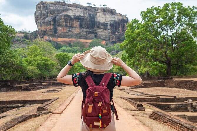 All Inclusive 5-Days Highlights of Sri Lanka - Colombo arrival: you start with a chauffeur, not chaos