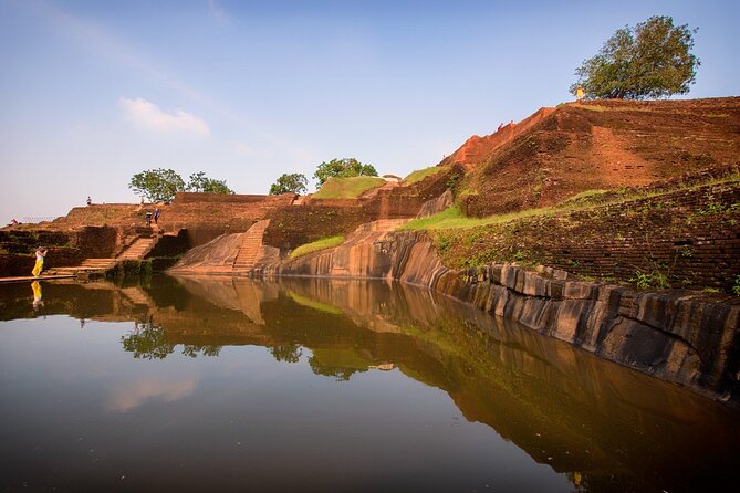 All-inclusive Sigiriya, Dambulla and Wildlife Safari from Colombo - Dambulla Golden Temple: cave temples and a pilgrimage that lasts