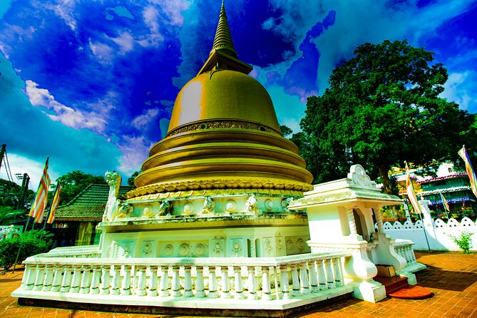 Best of Sri Lanka in two weeks - Ella viewpoints, Nine Arches Bridge, Ravana Falls, and Buduruwagala