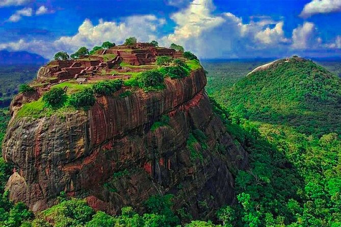 Best of Sri Lanka in two weeks - Dambulla caves and a Kandy night culture show