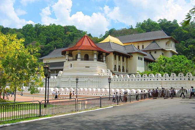 Colombo Airport to Kandy Taxi - Colombo Airport to Kandy: the real value of a door-to-door transfer