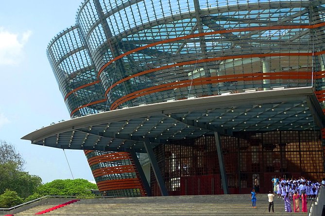 Colombo City Drive by Bookingmart Holidays Pvt Ltd - Petah Market: Where Colombo Shows Up Without a Script
