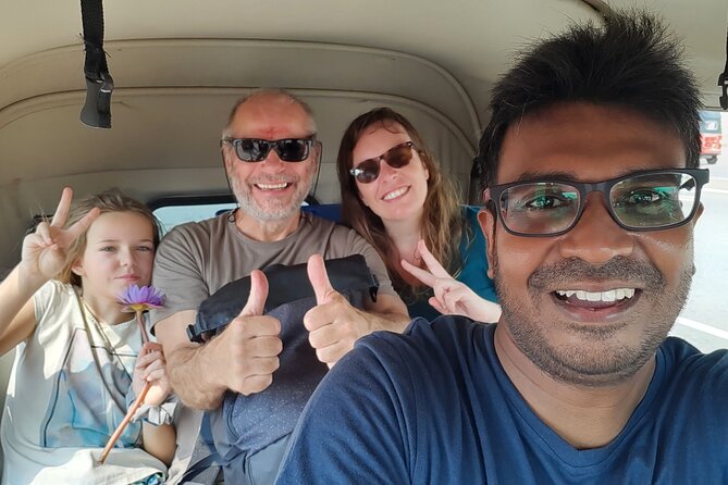 Colombo City Highlights by Tuk Tuk – All-Inclusive Adventure - Pettah’s red-and-white mosque and the Portuguese-and-Dutch layer