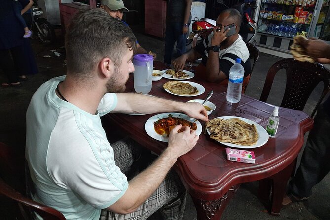 Colombo City Highlights by Tuk Tuk – All-Inclusive Adventure - Gangaramaya Temple: color, artifacts, and a cultural reset