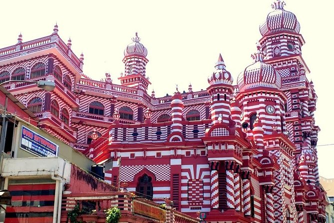 Colombo City Sightseeing - Jami Ul-Alfar Mosque: architecture and the rhythm of prayers