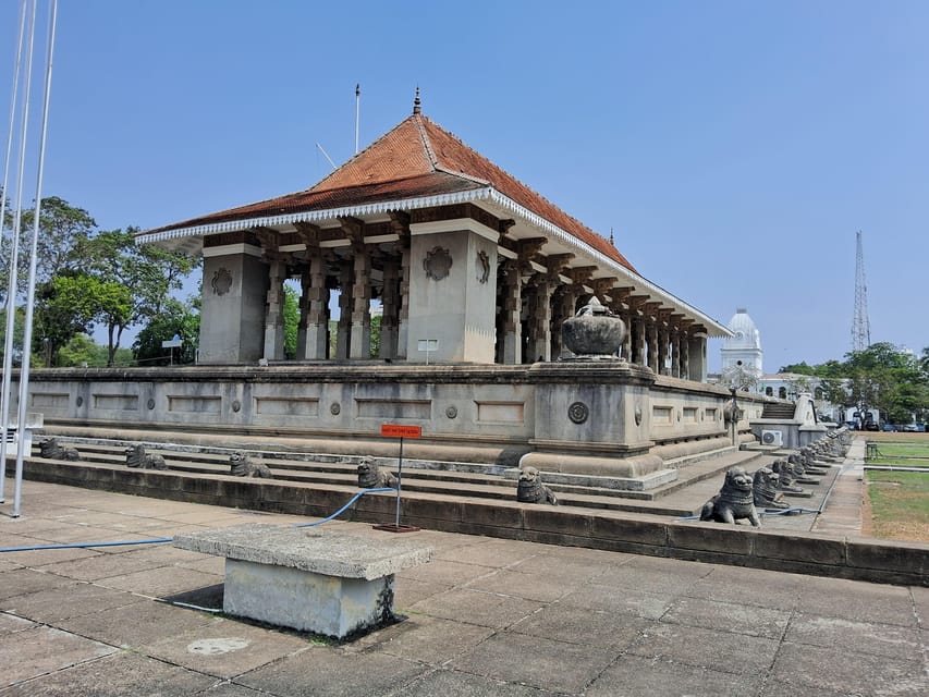 Colombo: City Sightseeing Tour by Car with Driver-Guide - Independence Memorial Hall and Colombo Fort: Big Stone, Ocean Air