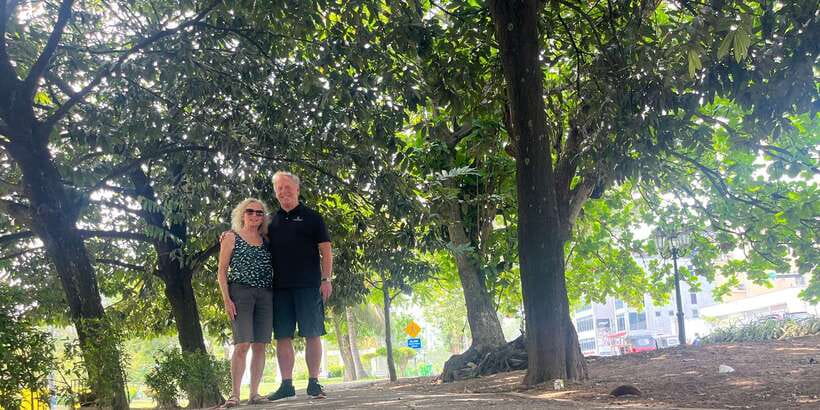Colombo: City Sightseeing Tour by Tuk-Tuk with Pickup - Shopping and street-food breaks: souvenirs without turning the day into a sales trap