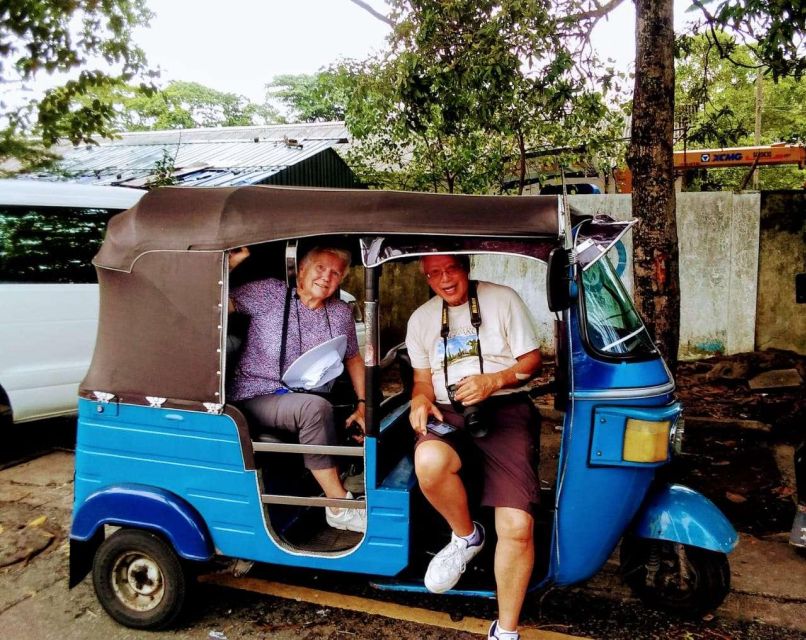 Colombo: City Tour by Tuk Tuk with Pickup - All Inclusive - Pettah streets, floating market energy, and tea factory free tasting