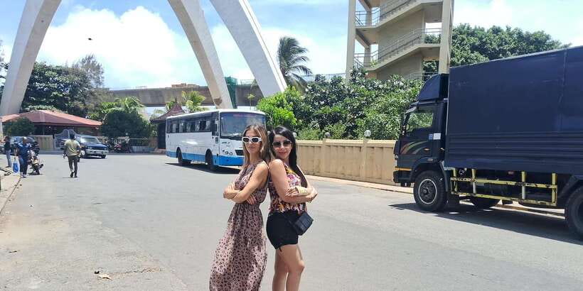 Colombo: City Tour by Tuk Tuk with Srilanka Traditional Food - Gangaramaya Temple and Sri Kailawasanathan Swami Devasthanam: Faith You Can Read