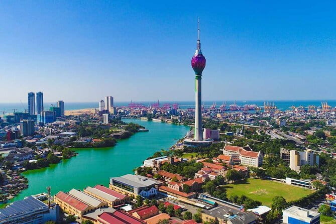 Colombo City Tour | From Colombo Port - Colombo Lighthouse: a quick photo stop with big-name details
