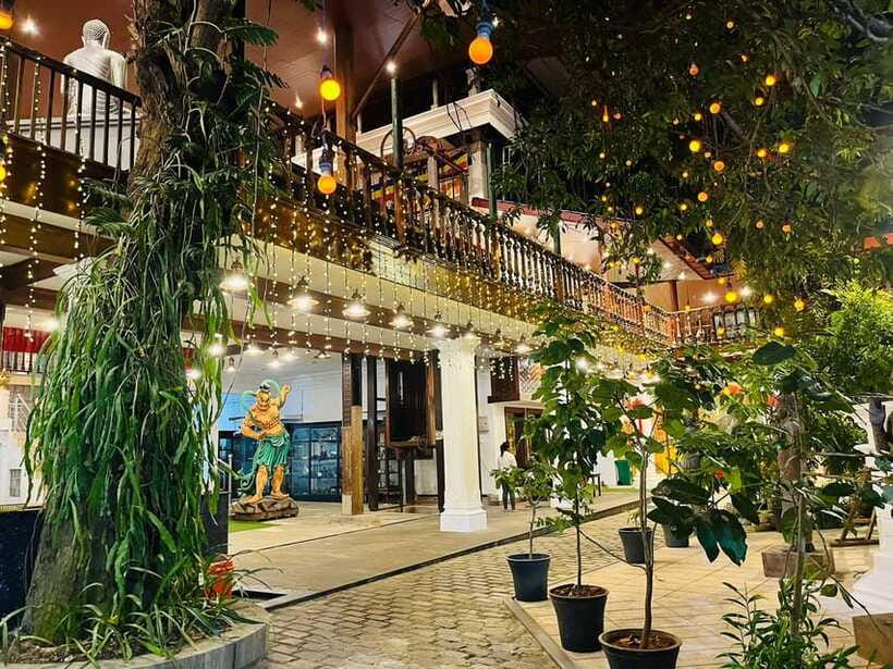 Colombo City Tour with Entry Tickets & Hotel Pickup - One Galle Face Mall and the Colombo Lotus Tower Photo Stop