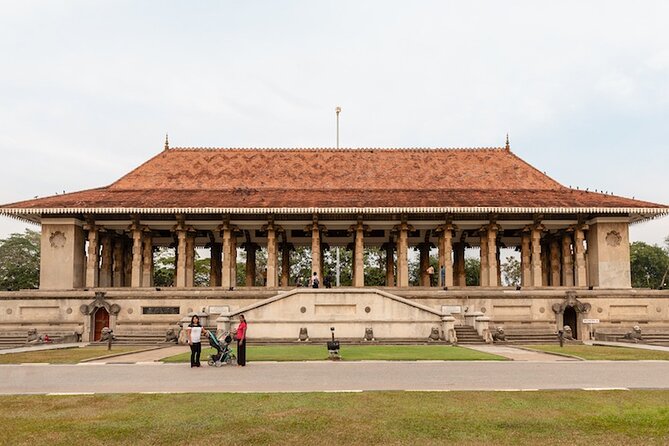 Colombo City Tour With Historical Places ( All Inclusive ) - Stop-by-Stop: Old Light House, Parliament, and Galle Face Green