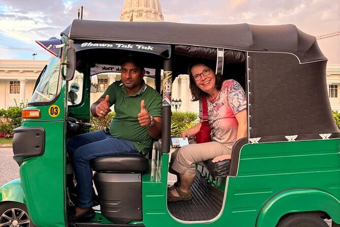 Colombo City Tour with Lunch/Dinner - All Inclusive - Old Parliament Building and Old Town Hall: Big Structures, Quick Reads