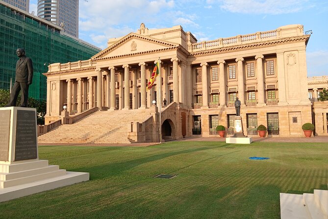 Colombo City Tuk Tuk - Old Parliament Building, Independence Square, and Galle Face Green