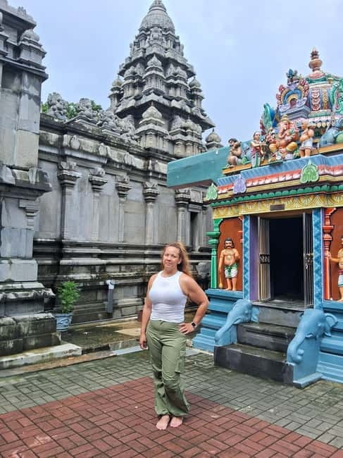 Colombo Heritage &Culture City Tour by Tuk Tuk ALL INCLUSIVE - Tea stop at Ceylon Tea Supermarket and Laksala: breaks that also help with souvenirs