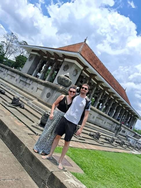 Colombo Heritage &Culture City Tour by Tuk Tuk ALL INCLUSIVE - Gangaramaya Temple: eclectic architecture and a calm courtyard pause
