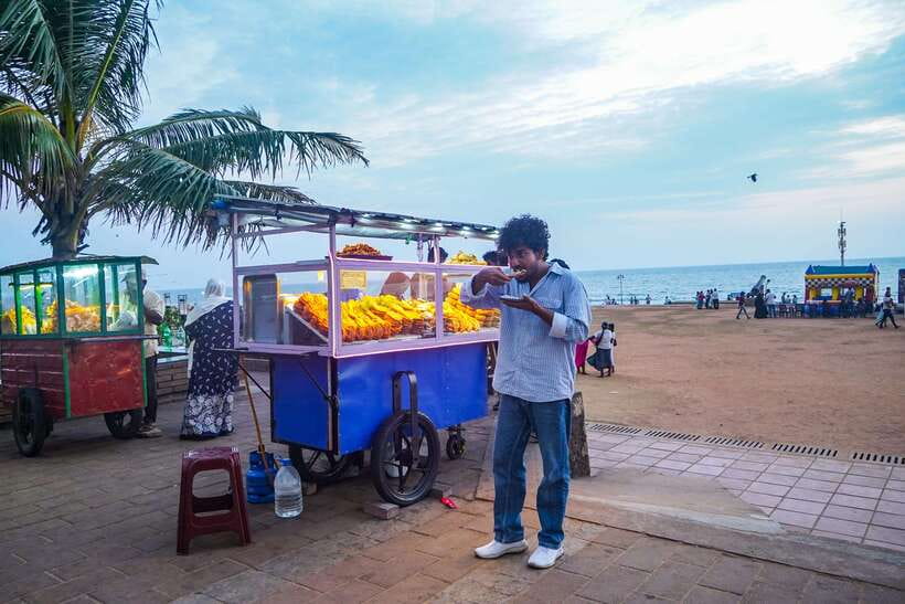 Colombo Local Food Tour by Tuk Tuk – All Inclusive - What you’ll see between stops: Pettah Market, Lotus Tower, and photo moments