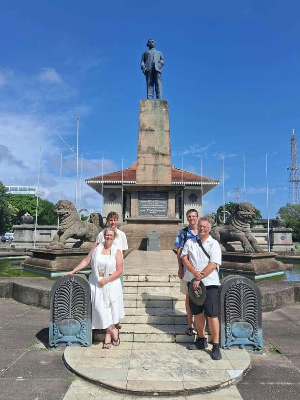 Colombo: Local Guide with Colombo City Tour by Tuk Tuk - Price and value for a 4-hour private Colombo loop