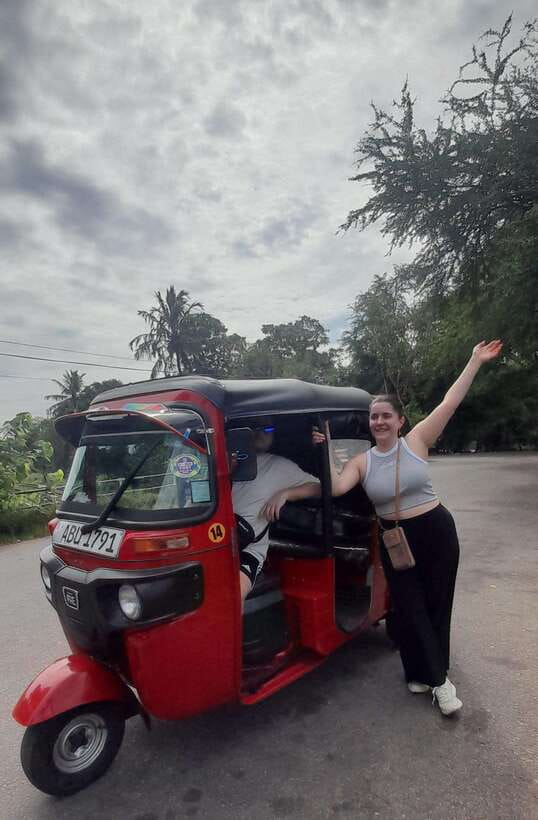 Colombo: Local Guide with Colombo City Tour by Tuk Tuk - Hotel pickup and a private tuk tuk that keeps you on track
