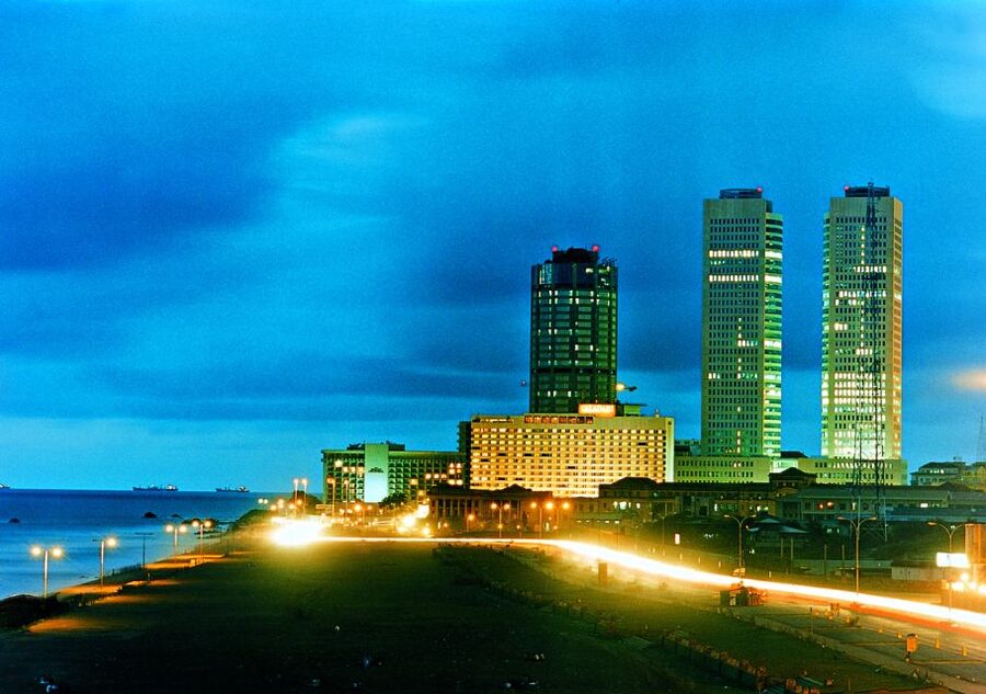 Colombo: Private City Sightseeing Tour - Galle Face Green: Street Food Time and WWII Cannons