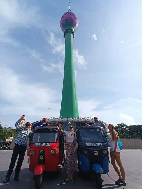 Colombo: Private City Tour by Tuk tuk - All Inclusive - Gangaramaya Temple: your quick cultural orientation stop