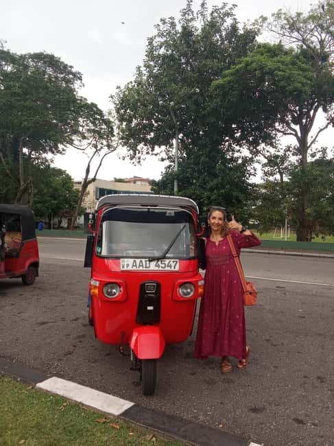 Colombo: Private City Tour by Tuk tuk - All Inclusive - Galle Face Green: where Colombo meets the ocean
