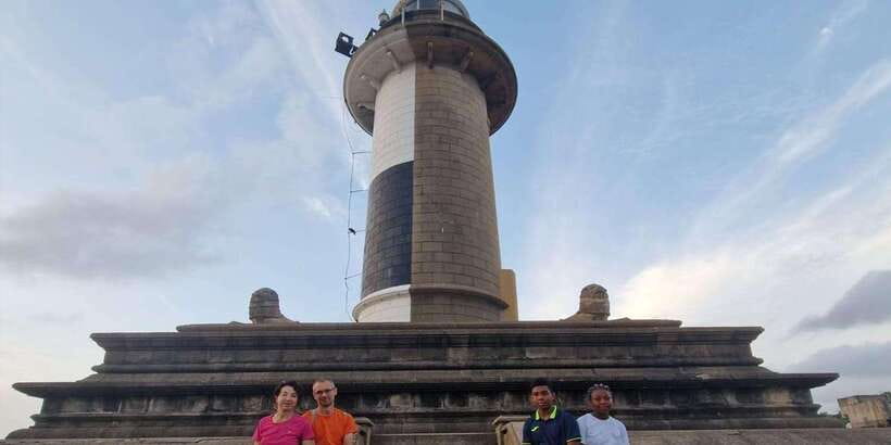 Colombo: Private City Tour by Tuk Tuk with Hotel Pickup - Old Parliament and Independence Memorial Hall: quick photo stops with real weight