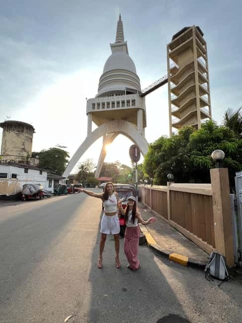 Colombo: Private City Tour with Local Food Tour by Tuk-Tuk - Tea Tasting at Tea Triumph: Black, Green, White, and More
