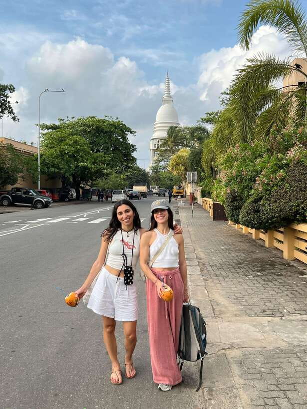 Colombo: Private City Tour with Local Food Tour by Tuk-Tuk - Temple Stops That Add Meaning (and Context) to the City Views