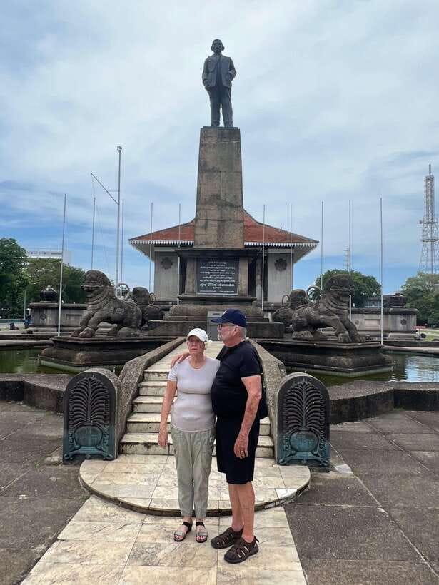 Colombo: Private City Tour with Local Food Tour by Tuk-Tuk - Colombo Waterfront to Town Hall Area: The Stops That Help You See the City