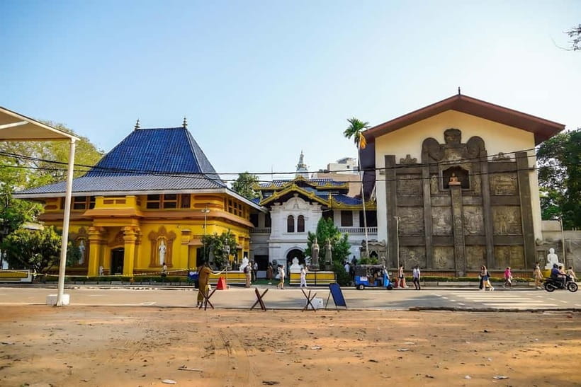 Colombo: Private City Tuk-Tuk Tour with Local Guide & Pickup - Markets: Pettah and the vegetable market (where Colombo lives)