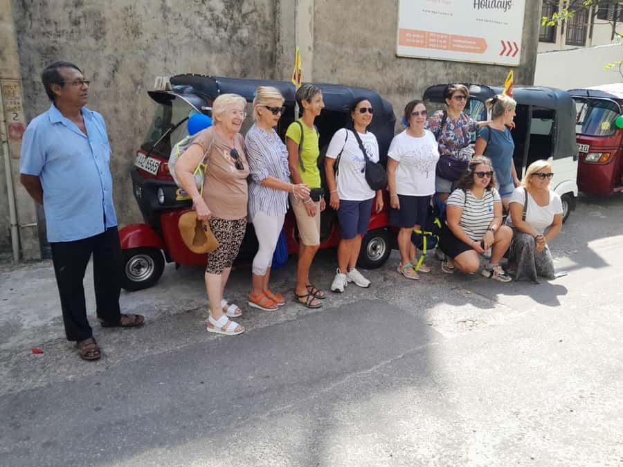 Colombo: Private Guided Tour of the City by Tuk-Tuk - How the gem mine stop works (and how to shop calmly)